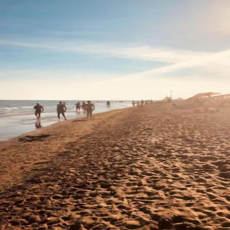 Sand, Sun, And Enjoy Your Escape Μπιμπιόνε