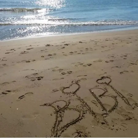 Sand, Sun, And Enjoy Your Escape * Μπιμπιόνε